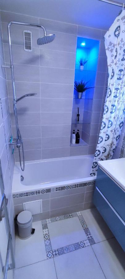 T4 Massy Tgv By Beds4Wanderlust - 80M2 Avec Terrasse Et Bureau - Proche Coulee Verte - Ideal Pro Ou Famille Luaran gambar